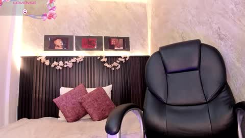 Dark online show from October 2025 10:37:02 AM