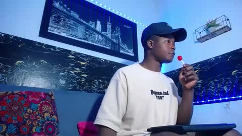 Chris  online show from October 2025 03:12:02 PM