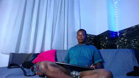 Chris  online show from November 2025 06:31:01 PM