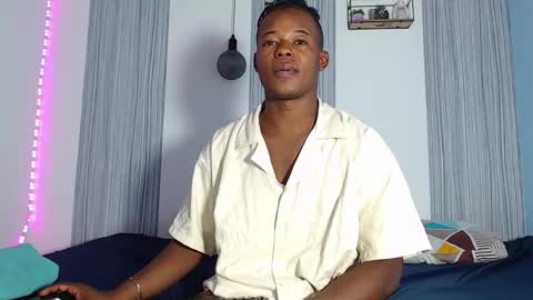 Chris  online show from November 2025 07:01:02 PM