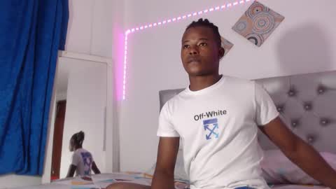 Chris  online show from November 2025 03:23:01 AM