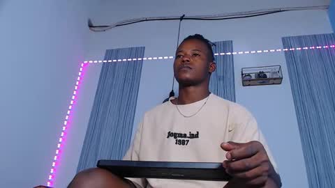 Chris  online show from November 2025 07:19:02 PM