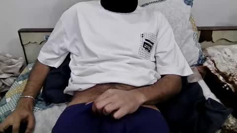 Snapshot of darkbud03 chatting on December 2025 09:09:01 PM just a guy online show from December 2025 09:09:01 PM