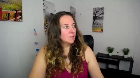 Anna online show from October 2025 01:55:01 PM