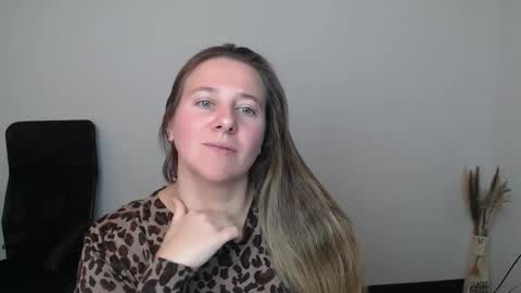 Anna online show from November 2025 07:58:01 PM