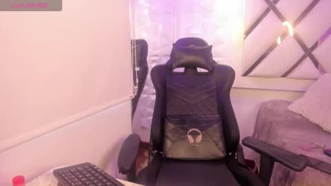 Darla santos  online show from November 2025 09:36:01 PM