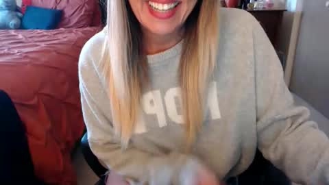 Snapshot of darlingd77 chatting on October 2025 12:45:02 PM DarlingD online show from October 2025 12:45:02 PM