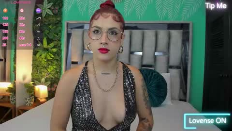 Darlyhooper online show from October 2025 12:28:01 PM