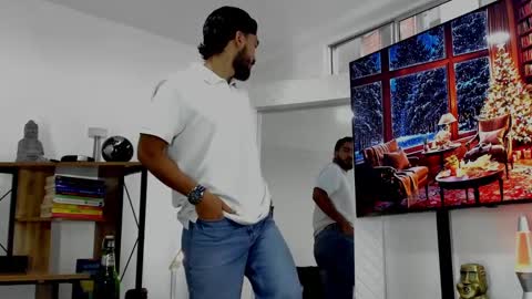 Hey im David that loves to explore and speak their fantasies. Very open talktative and nice. Feel free to chat with me online show from December 2024 11:29:02 AM