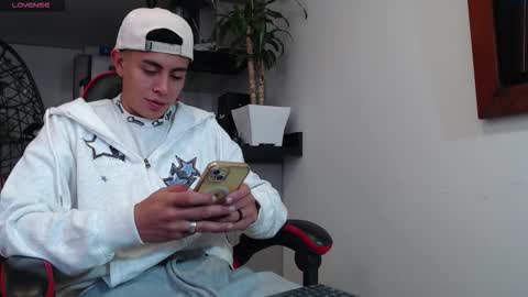 Snapshot of david_savage_ chatting on October 2025 10:32:01 PM david online show from October 2025 10:32:01 PM