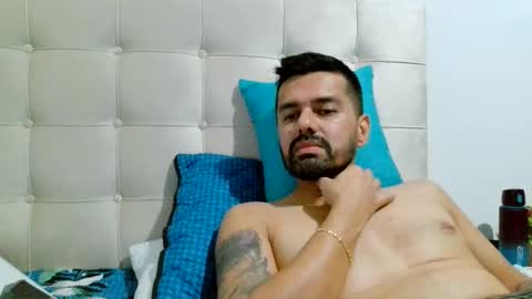 davidmedellin60 online show from November 2025 11:51:01 PM