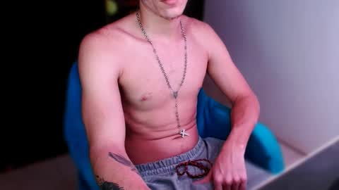 Snapshot of davidsalazar33 chatting on November 2025 10:56:02 PM davidsalazar33 online show from November 2025 10:56:02 PM