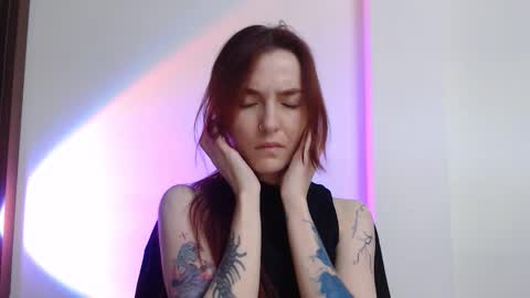 Snapshot of dead_girll chatting on October 2025 12:44:02 AM freak online show from October 2025 12:44:02 AM