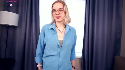 Charlie 18yo online show from October 2025 05:28:01 AM