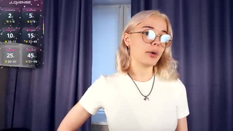 Charlie 18yo online show from November 2025 06:01:02 AM