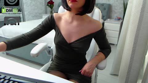 Snapshot of dear_ellisse chatting on January 2025 10:22:01 AM Elly online show from January 2025 10:22:01 AM