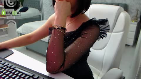 Snapshot of dear_ellisse chatting on March 2025 01:51:01 PM Elly online show from March 2025 01:51:01 PM