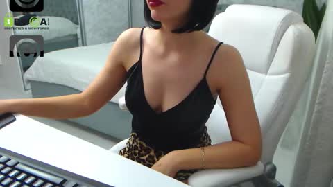 Snapshot of dear_ellisse chatting on October 2025 08:12:01 AM Elly online show from October 2025 08:12:01 AM