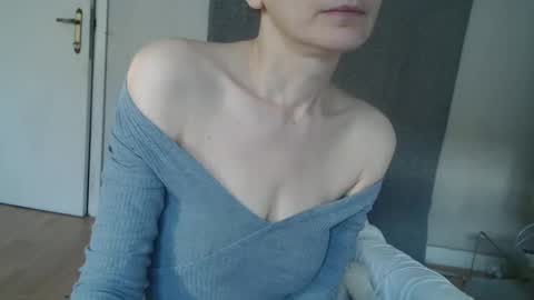 KamiDevi online show from October 2025 02:39:01 PM