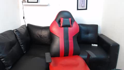 deiv2_ online show from November 2025 07:05:02 PM