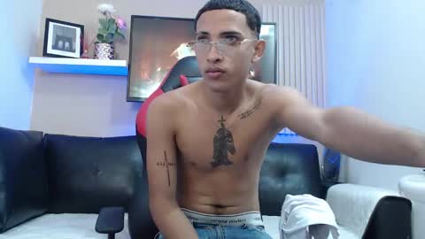 deiv2_ online show from November 2025 10:04:02 PM