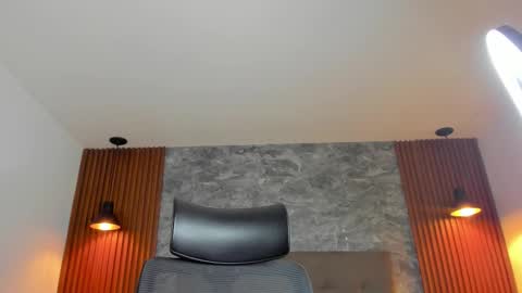 D E L A Y L  A online show from November 2025 03:03:02 PM