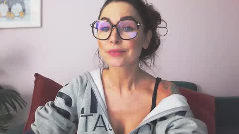 Snapshot of delilah_sweet chatting on November 2025 04:40:01 PM delilah_sweet online show from November 2025 04:40:01 PM