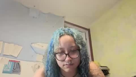Snapshot of deluxxxeblu chatting on October 2025 06:12:01 AM TankinBody online show from October 2025 06:12:01 AM
