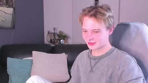 Snapshot of demianenglen chatting on October 2025 10:21:02 PM demianenglen online show from October 2025 10:21:02 PM