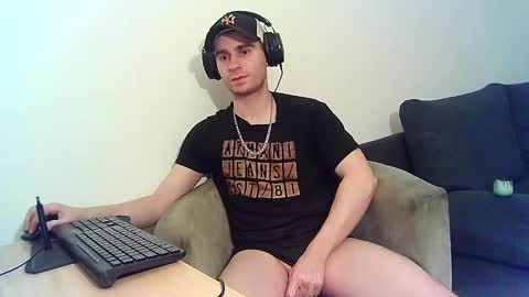 Snapshot of demoverzze chatting on January 2025 01:04:01 AM Dominik online show from January 2025 01:04:01 AM