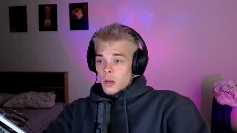 Denis online show from September 2025 10:53:01 PM