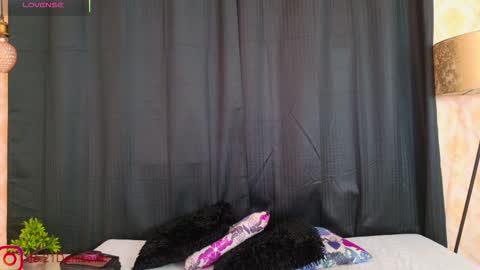 Denisse online show from October 2025 12:16:01 PM