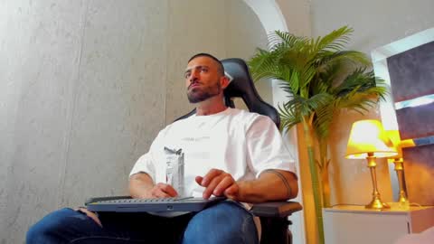 dennis_cox_ online show from December 2024 03:10:01 PM