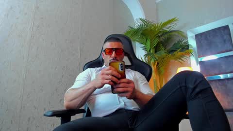 dennis_cox_ online show from December 2024 01:38:02 PM