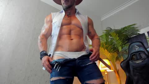 dennis_cox_ online show from January 2025 04:48:02 PM
