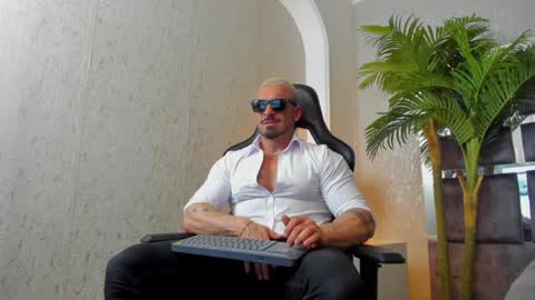 dennis_cox_ online show from January 2025 12:26:02 PM