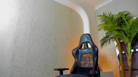 dennis_cox_ online show from January 2025 03:28:01 PM