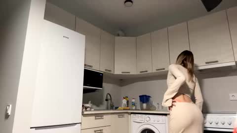 Denni online show from October 2025 03:32:01 PM