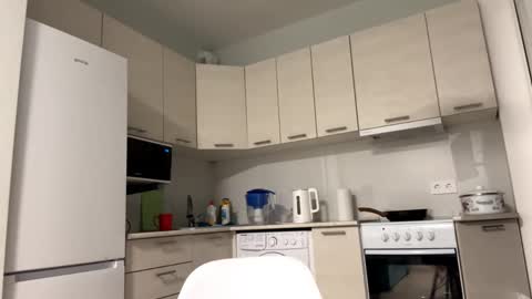 Denni online show from October 2025 03:36:01 PM