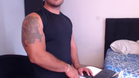 Snapshot of derek_group chatting on October 2025 04:04:02 PM Derek online show from October 2025 04:04:02 PM