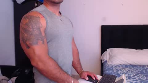 Snapshot of derek_group chatting on October 2025 02:51:02 PM Derek online show from October 2025 02:51:02 PM