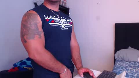 Snapshot of derek_group chatting on October 2025 01:35:02 PM Derek online show from October 2025 01:35:02 PM