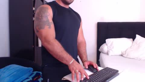 Snapshot of derek_group chatting on November 2025 07:57:02 PM Derek online show from November 2025 07:57:02 PM