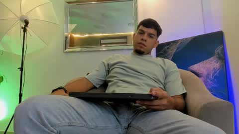 derek online show from November 2025 12:04:02 PM