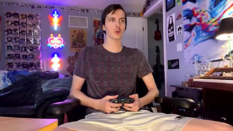 Snapshot of derekdings chatting on October 2025 08:06:02 PM derekdings online show from October 2025 08:06:02 PM