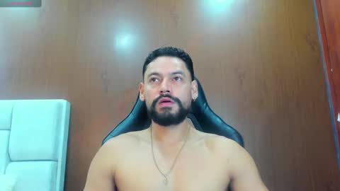 Snapshot of derrybigger_cm chatting on November 2025 02:07:02 PM DerryBigger CM online show from November 2025 02:07:02 PM