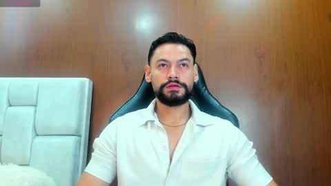 Snapshot of derrybigger_cm chatting on November 2025 01:42:02 PM DerryBigger CM online show from November 2025 01:42:02 PM