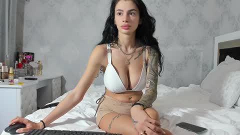Mia online show from December 2024 12:34:02 AM