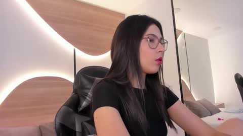 Snapshot of desireee_ chatting on November 2025 12:18:02 PM desire online show from November 2025 12:18:02 PM