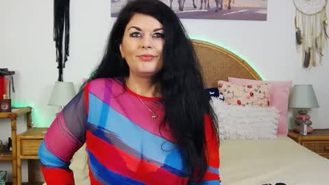 Snapshot of desirehellen chatting on January 2025 11:56:02 PM HellenMoon online show from January 2025 11:56:02 PM